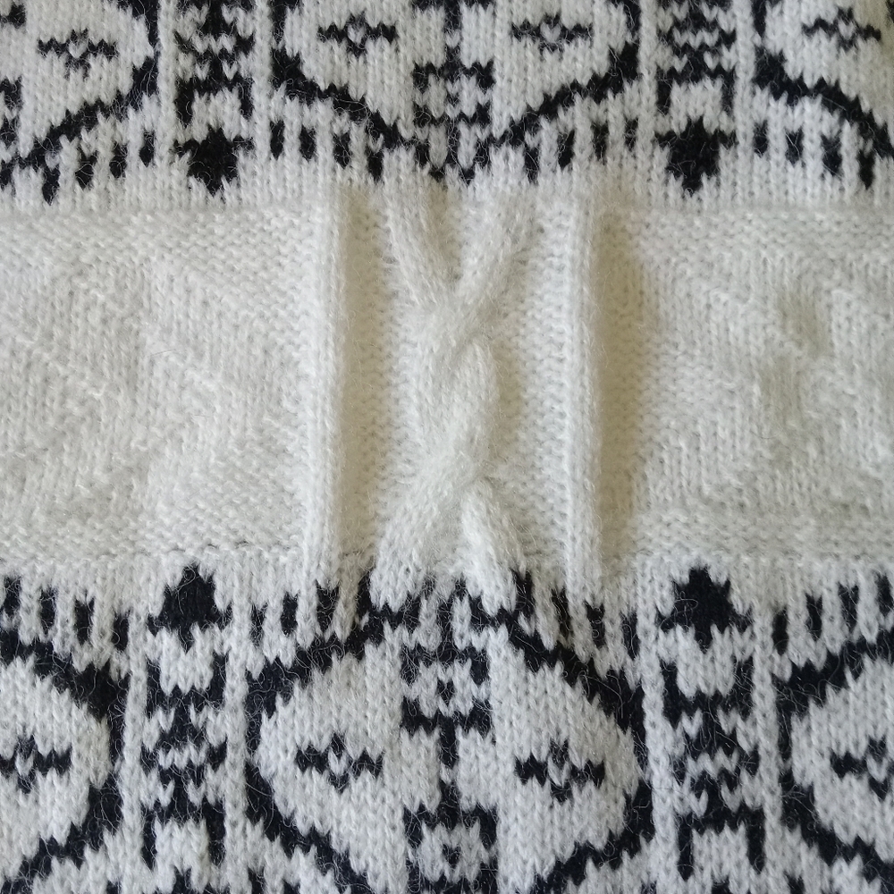 Little Lies Anthropologie White & Black Crew Neck Pullover Knit Sweater S/M - Picture 5 of 7